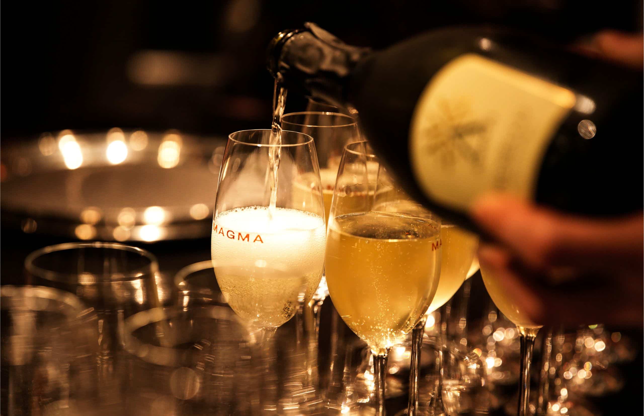 champagne glass pour