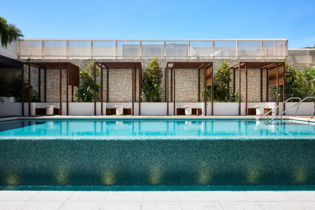 Solaire Pool