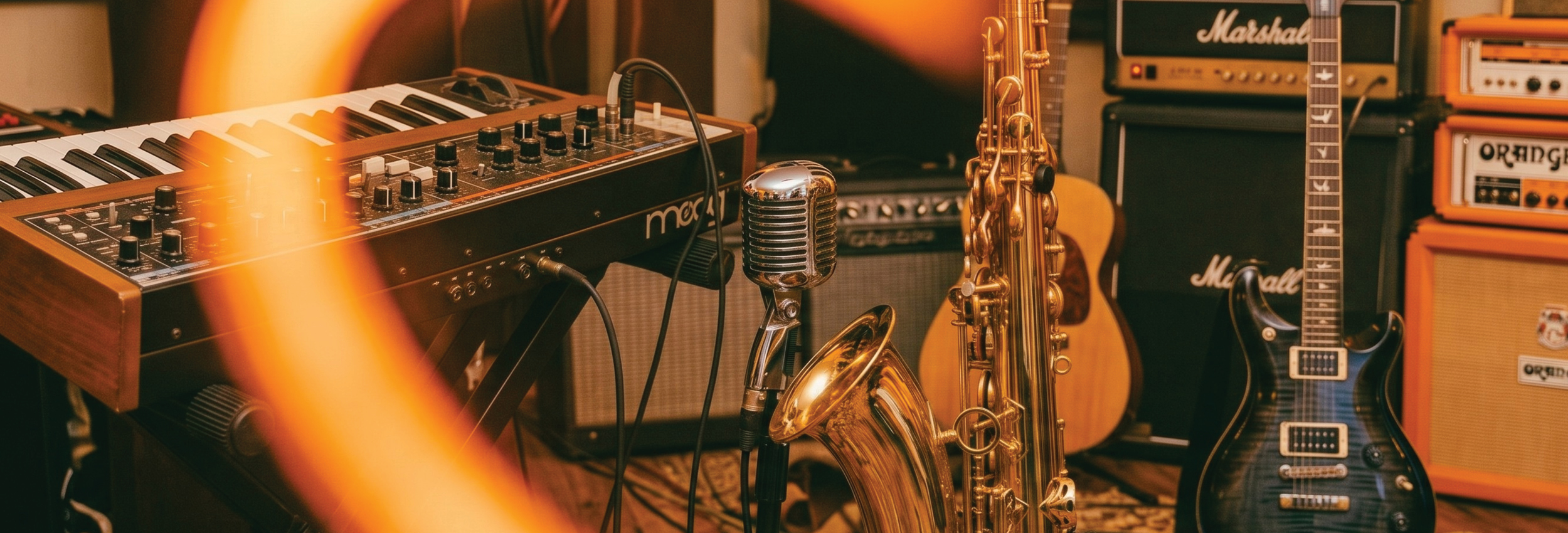 free entertainment with guitar and piano keys at ambrose lounge every friday saturday and sunday
