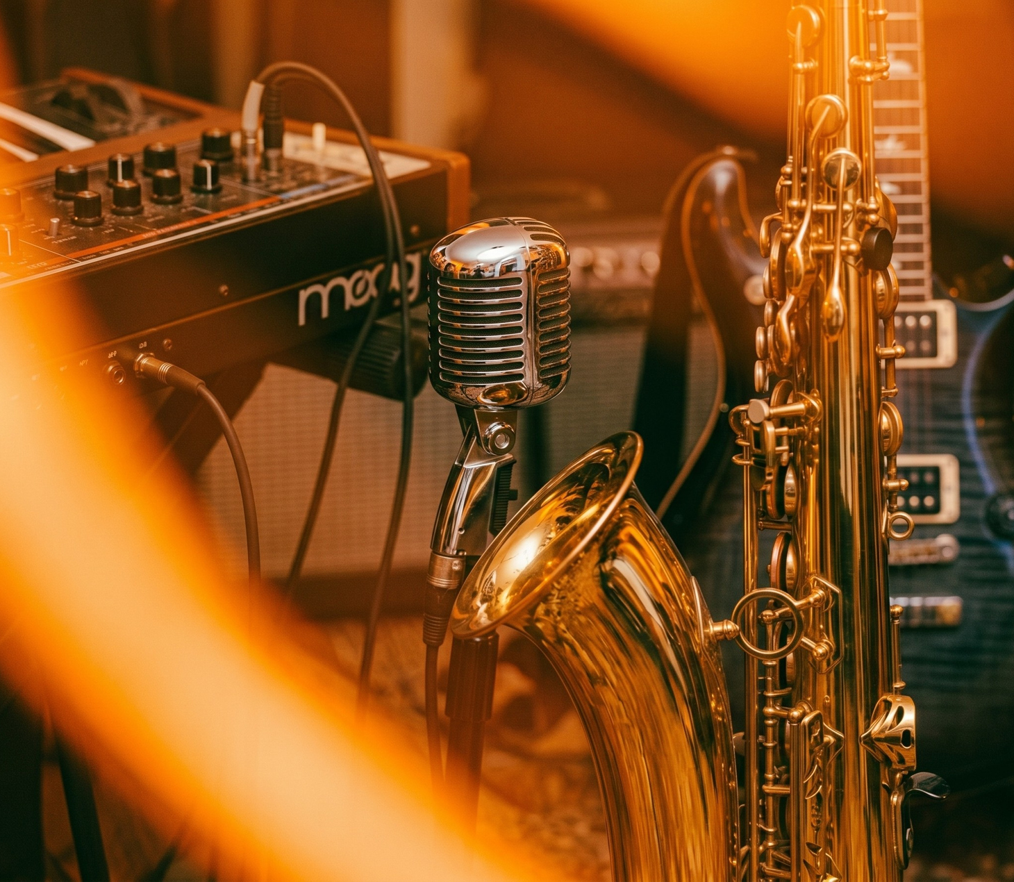 free entertainment with guitar and piano keys at ambrose lounge every friday saturday and sunday