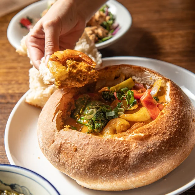 Come and dig into one of our Curry Prawn Bread Bowls! 😍

Hong Kong style curry prawns, served on daily fresh baked bread for just $19.80! 😋

Click for more information: Link in bio! 👈
.
.
.
.
#cabramatta #yourlocalclub #yourlocalclubnsw #canleyvale #cabramattacommunity #cabravalediggers #cabravalediggersclub