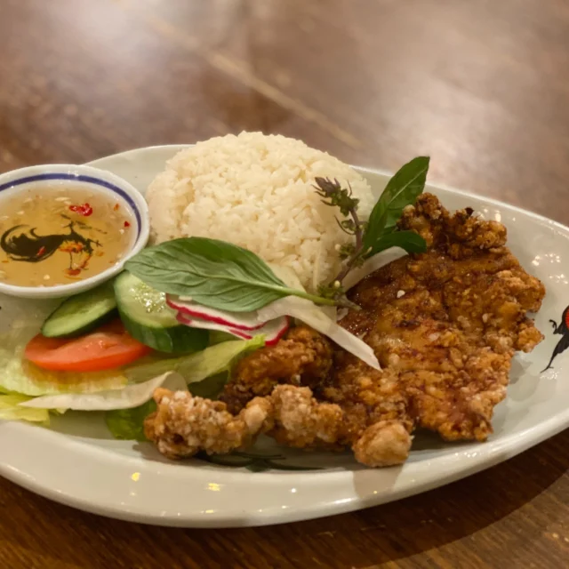 Introducing District 8’s NEW Thursday special: Crispy Fried Pork Chop with Salad & Rice. 😍🍴 For only $11.99, immerse yourself in quintessential Asian flavours with this meat and rice combo that will have you wanting more! Head down to District 8 for your weekday lunch or dinner this week! 

Click here to see what other daily specials we have available: Link in bio! 👈
.
.
.
.
#cabramatta #yourlocalclub #yourlocalclubnsw #canleyvale #District8 #cabravalediggers #cabravalediggersclub #foodie #asianflavours