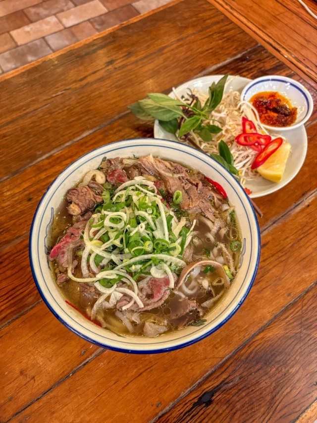 It’s Chef Sunny’s favourite day of the week. Why? Because it’s Pho day. 

Watch as he brings the flavour (and steam) to this midweek comfort classic, served fresh every Wednesday at District 8 for just $12.50.

Only at Cabravale Club Resort.